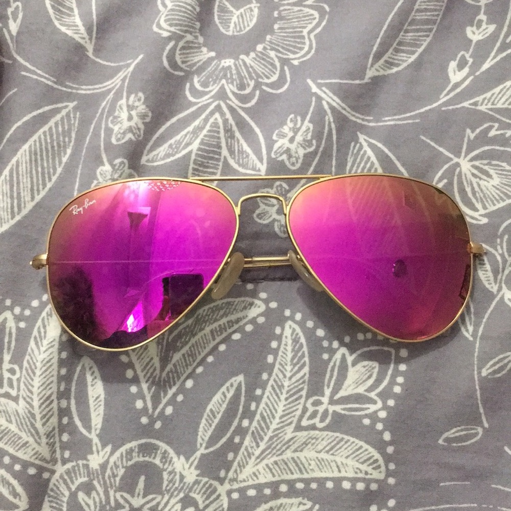 Pink polarized aviators